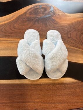 Cozy Faux-Fur Crisscross Slide Slippers - Light Blue